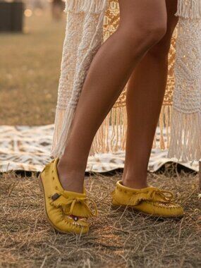 Laurentian Chief Fringed Moose Hide Leather Earthing Moccasins Tan Beaded Size 5